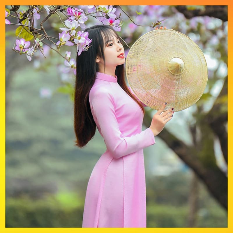 ao-dai-le-tan-khach-san-mau-hong