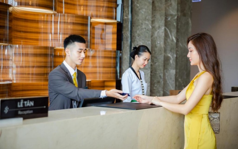 dong-phuc-le-tan-khach-san