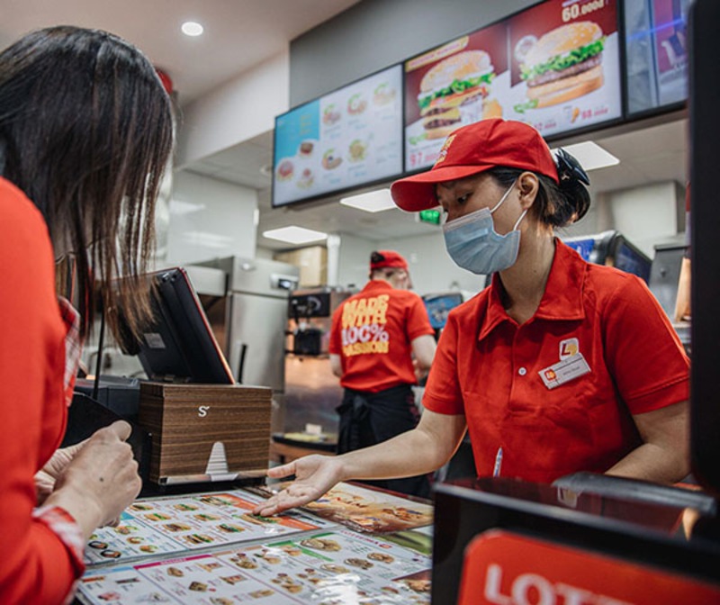 Nên lựa chọn chất liệu thoải mái khi may đồng phục Lotteria 