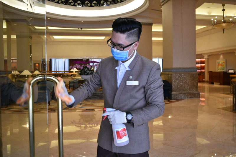 Đồng phục khách sạn Sheraton thể hiện sự sang trọng, đẳng cấp của chuỗi khách sạn này