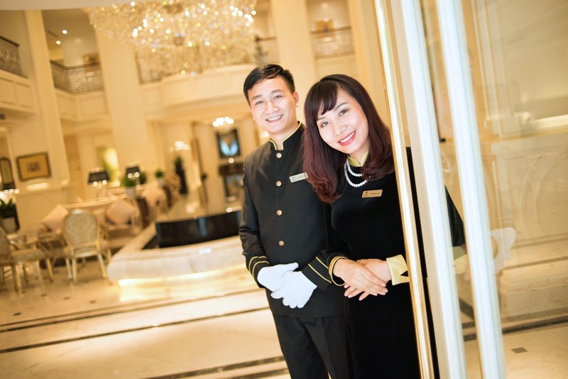 dong-phuc-le-tan-khach-san