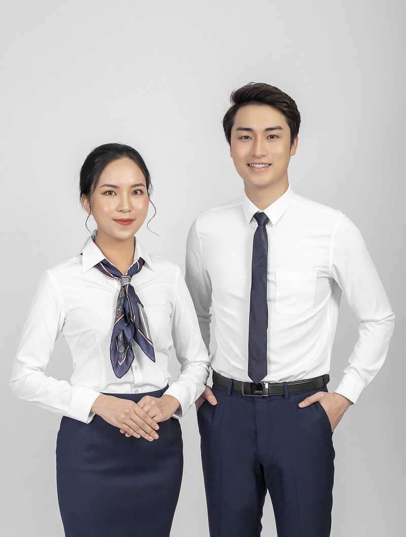 Kết hợp phụ kiện để tăng thêm tính thẩm mỹ cho đồng phục