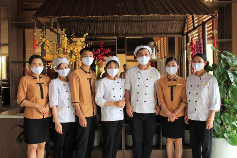 Đồng phục của khách sạn Mường Thanh dành cho nhân viên buồng phòng và nhà bếp