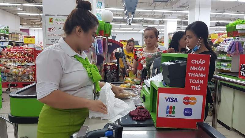 Giá may đồng phục Big C phụ thuộc vào nhiều yếu tố