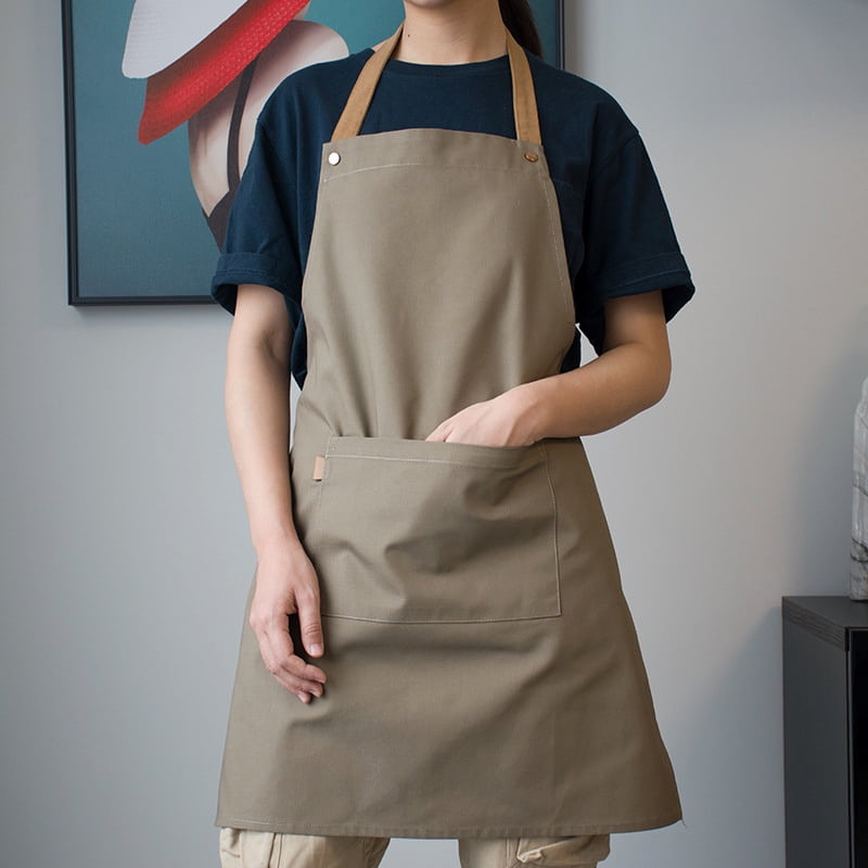 Tạp dề là một loại trang phục giúp bảo vệ quần áo cho người mặc