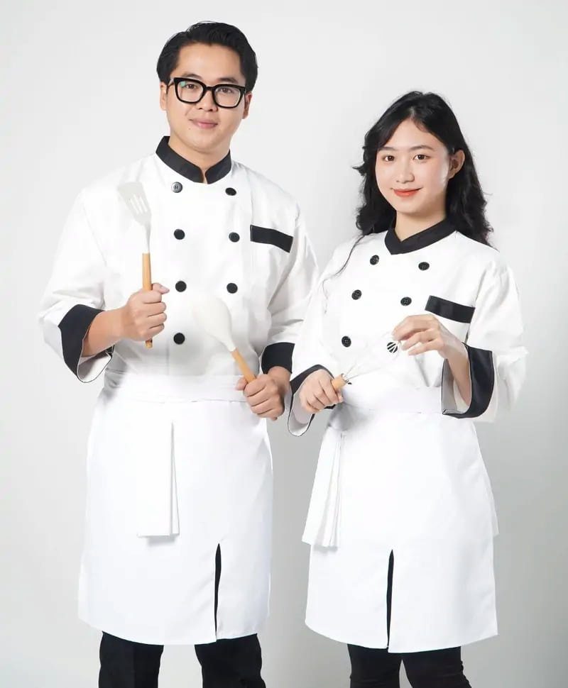 Tạp dề trắng thường được ưu tiên sử dụng tại các nhà hàng