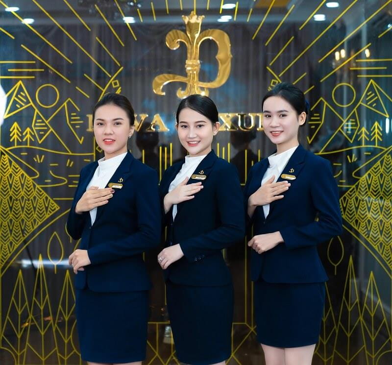 15+ Mẫu đồng phục quản lý spa đẹp sang trọng, ấn tượng