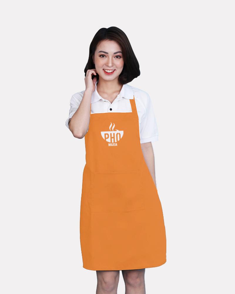 Tạp dề in logo giúp quảng bá hình ảnh thương hiệu với khách hàng.