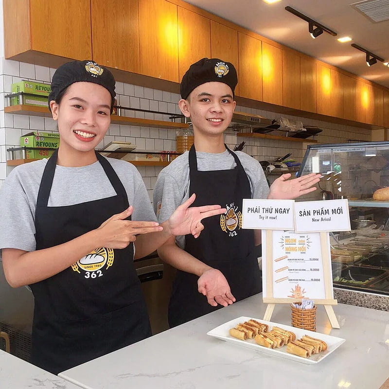 Kiểu dáng đơn giản là sự lựa chọn được ưu tiên khi may tạp dề làm bánh