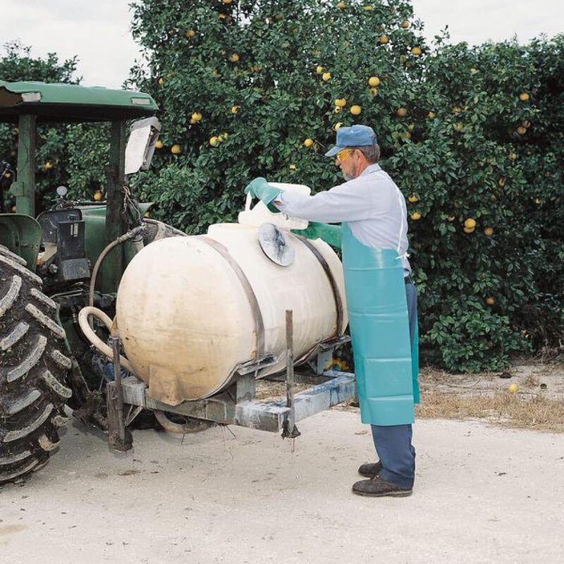 Tạp dề chống hóa chất Alphatech 56-100 được làm từ chất liệu PVC