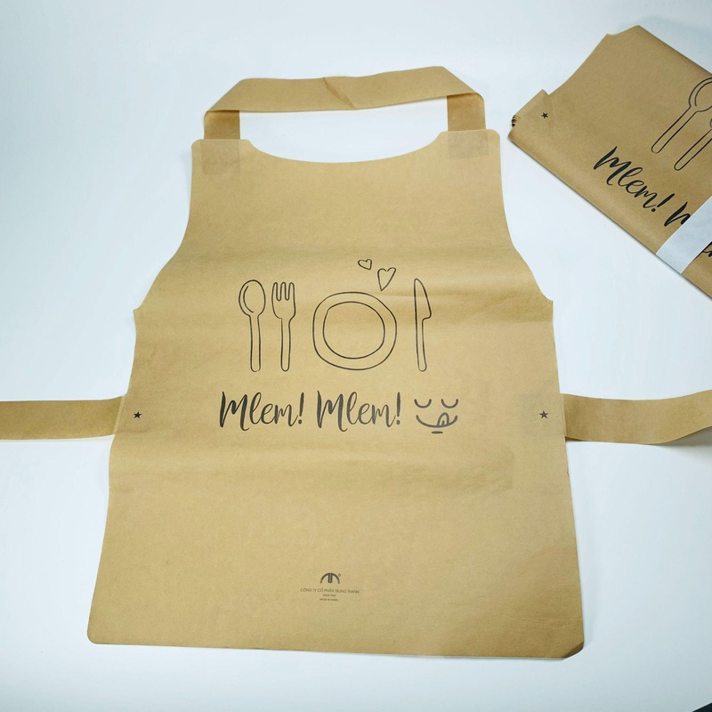 Tái chế tạp dề giấy sau sử dụng giúp hạn chế ô nhiễm môi trường