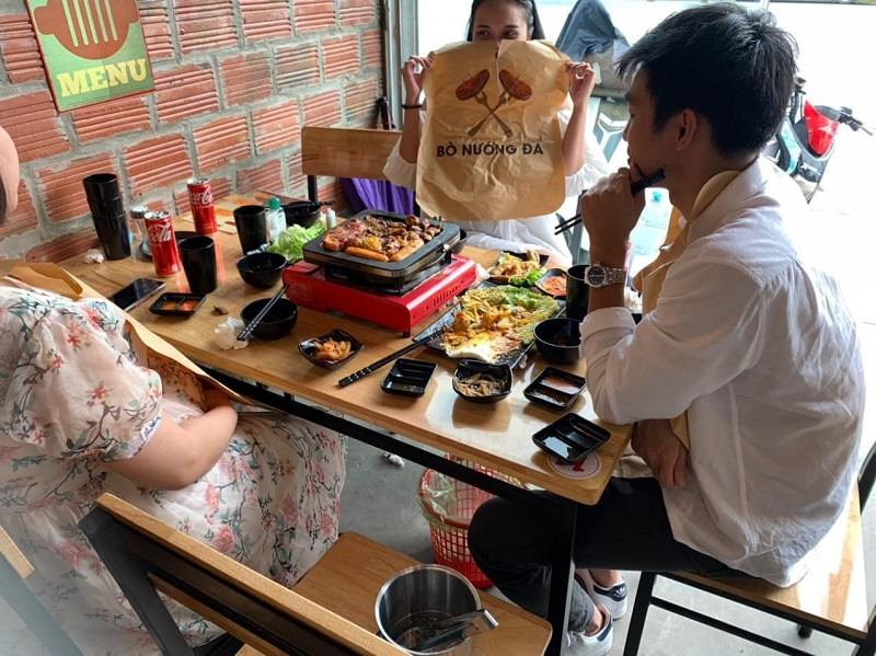 Handy Uni nhận sản xuất tạp dề bằng giấy số lượng lớn