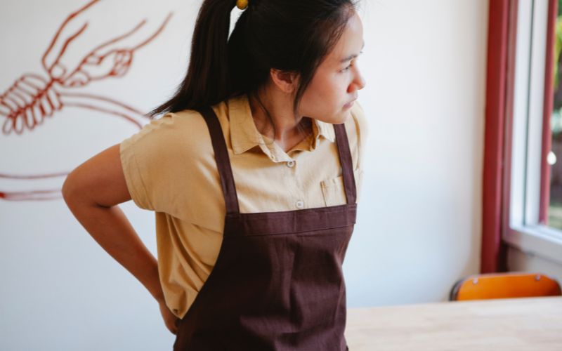 May tạp dề phun xăm cần chọn chất liệu vải phù hợp