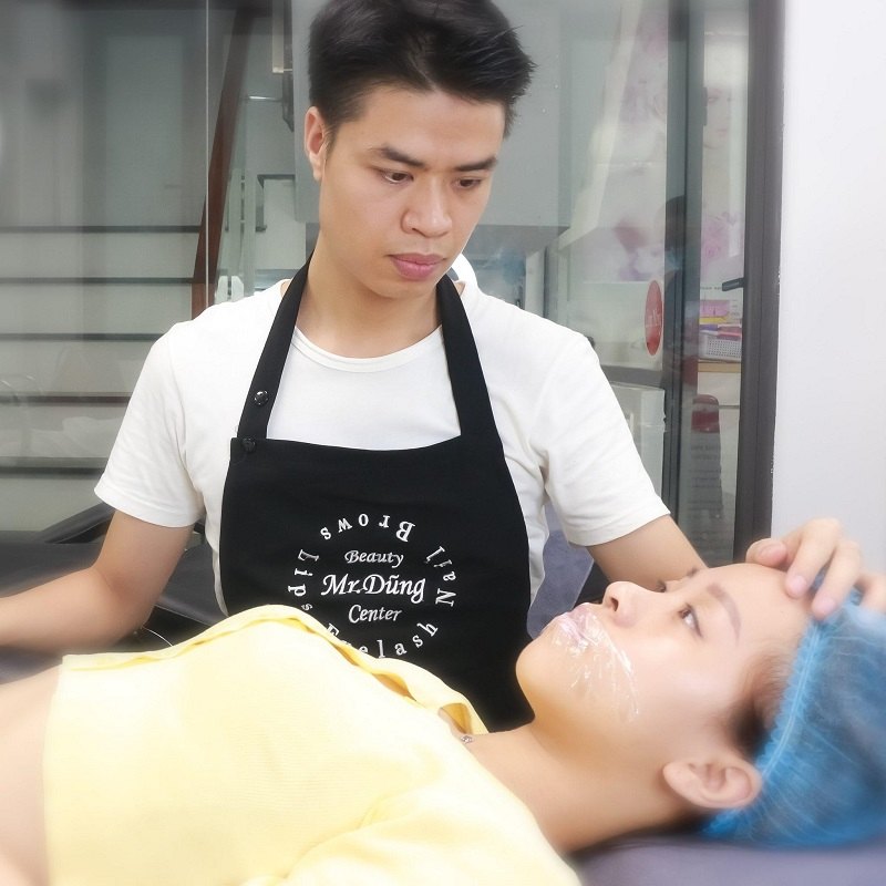 Tạp dề phun xăm dùng nhiều trong lĩnh vực phun xăm thẩm mỹ