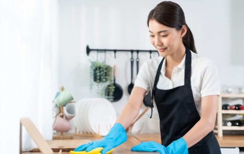 Tạp dề rửa chén sẽ giúp bạn trông chuyên nghiệp hơn khi làm việc nhà