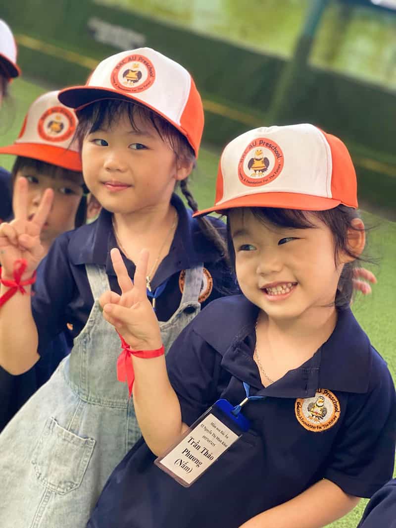 Bên cạnh quần áo, mũ cũng là đồng phục được nhiều nhà trường lựa chọn