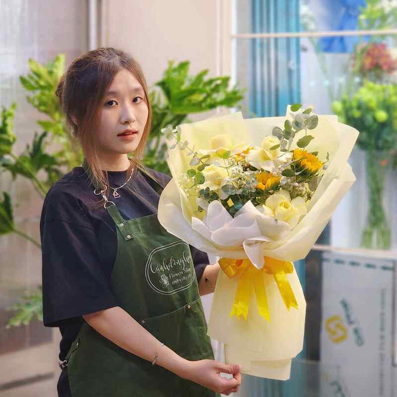 Tạp dề tiệm hoa: 5 lưu ý cần thuộc lòng khi đặt may!