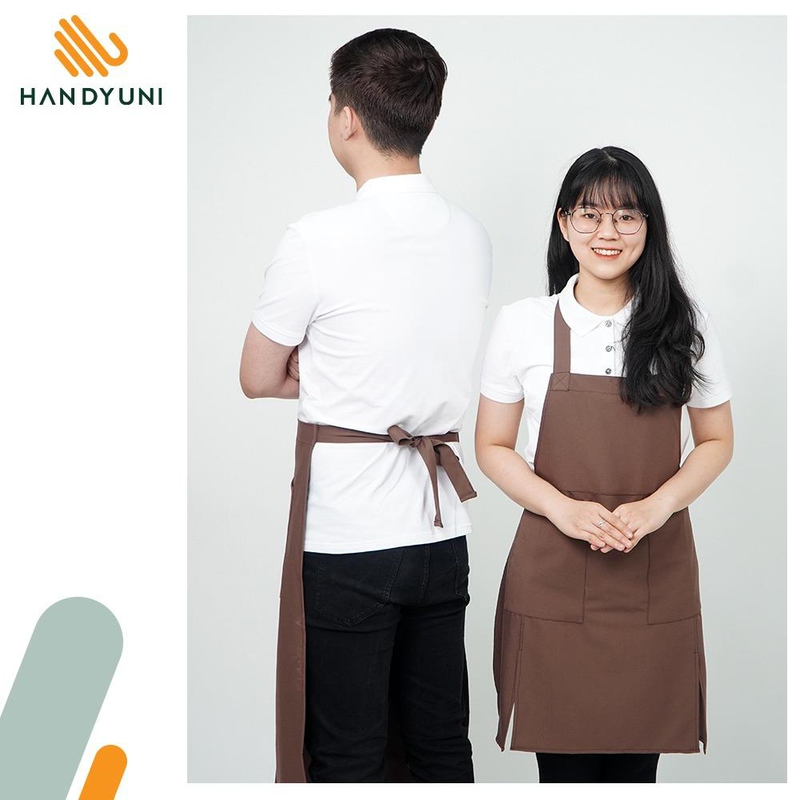 Tạp dề yếm kaki có giá thành cao hơn so với các loại tạp dề làm từ vải khác