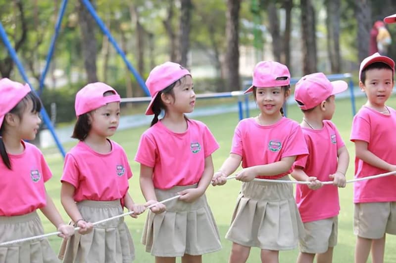 Thiết kế mũ đồng phục thoáng mát để các em thoải mái vận động ngoài trời