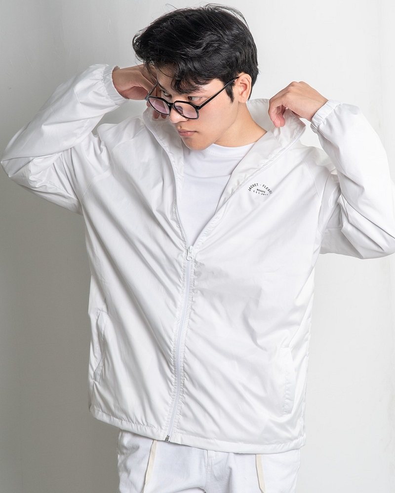 Áo khoác đồng phục màu trắng dùng cho mùa lạnh