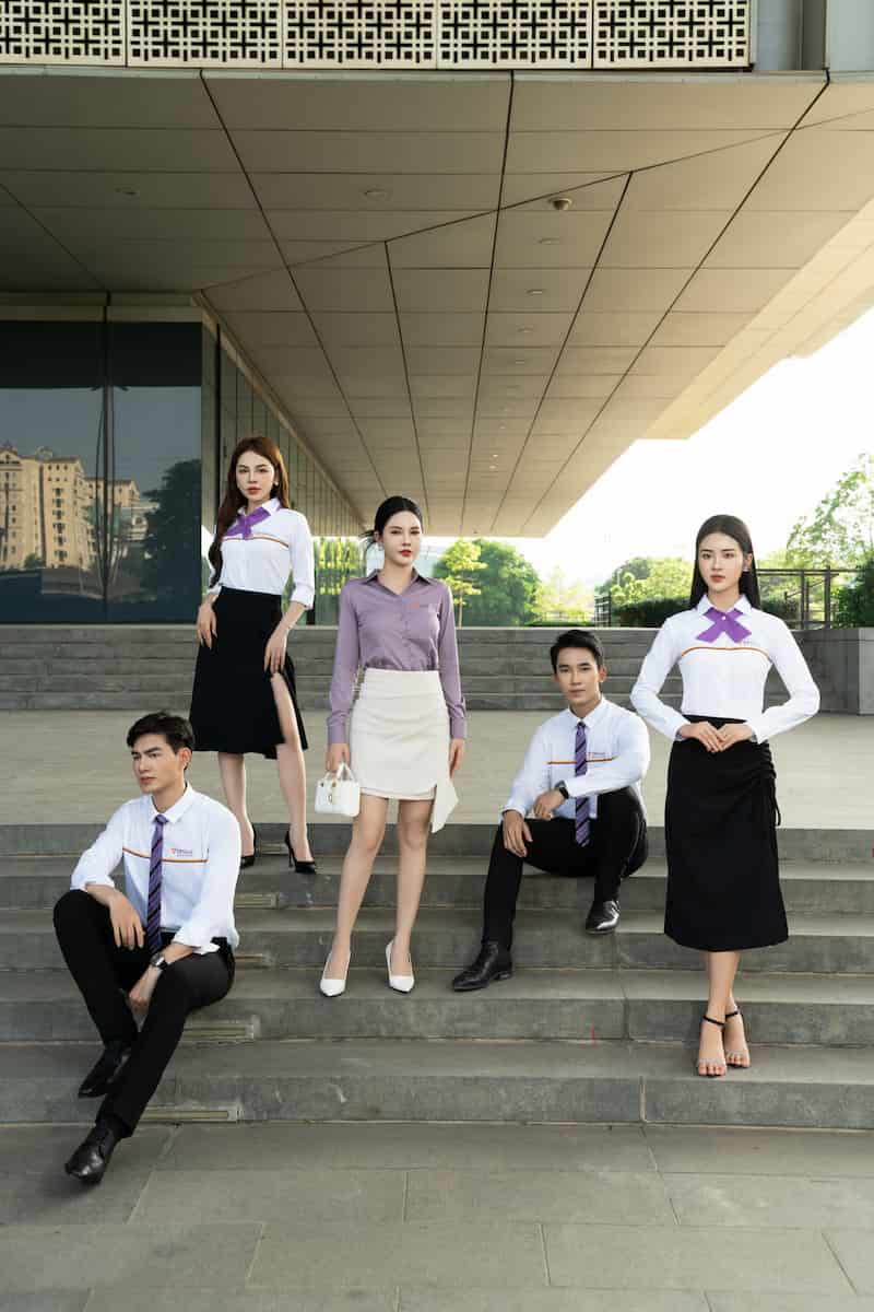 Sơ mi đồng phục theo phong cách hiện đại, trẻ trung