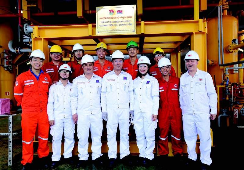 Đồng phục cho công nhân được thiết kế với form rộng rãi