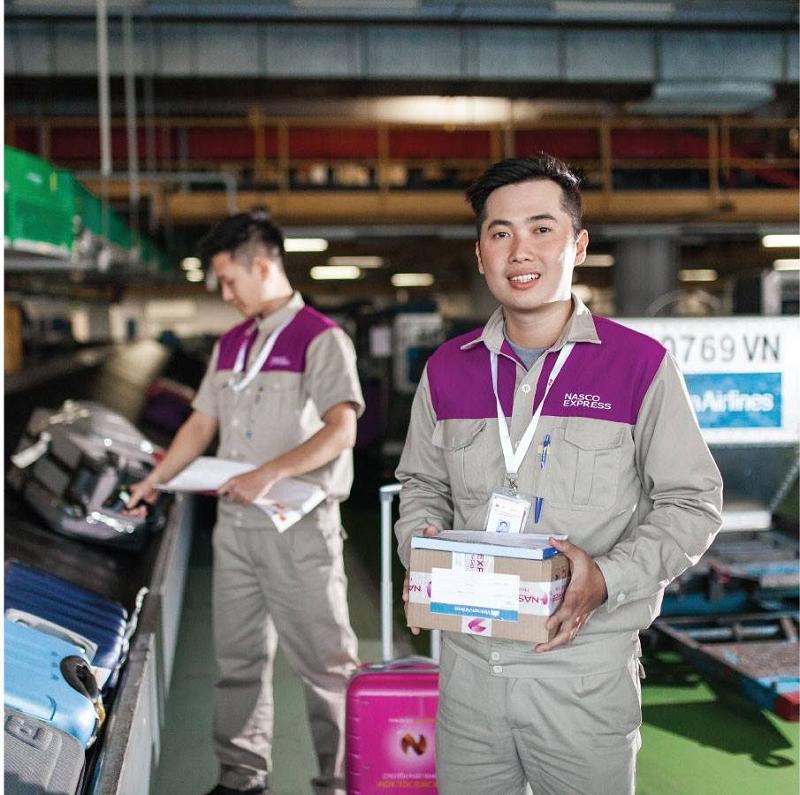 Đồng phục nhân viên giao hàng công ty sử dụng chất liệu vải tốt