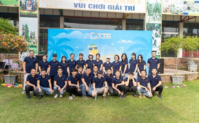 Đồng phục áo xanh dương đi teambuilding rất thích hợp