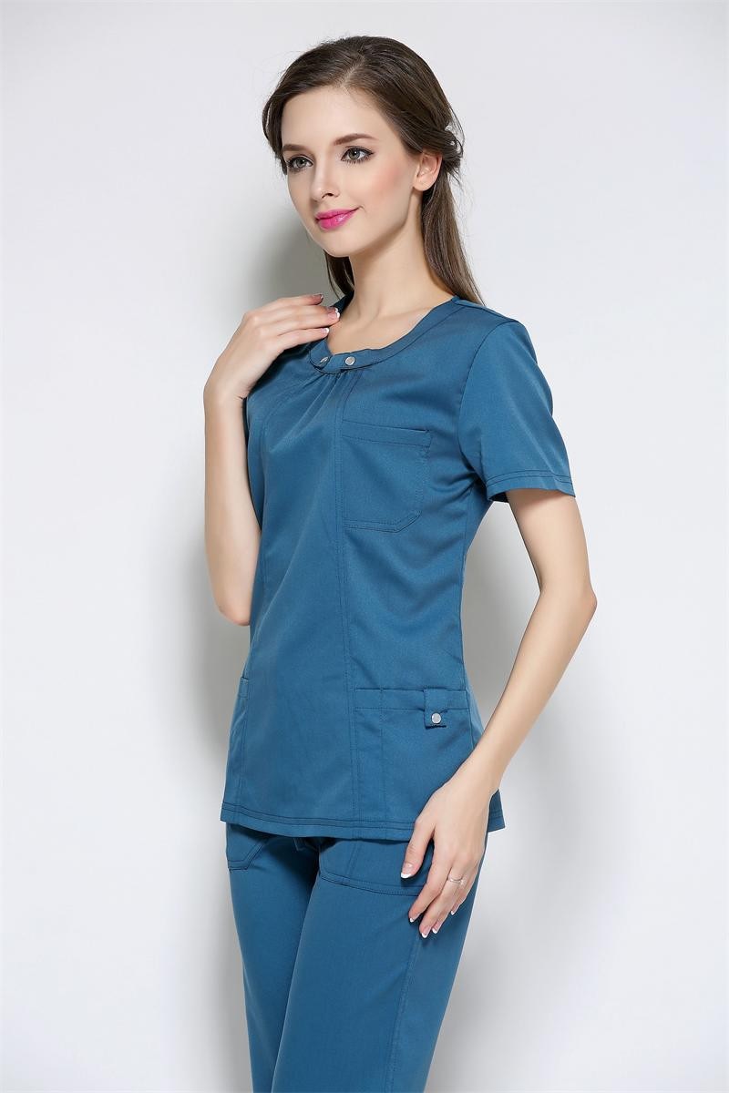 Vải lụa có giá thành khá cao và dễ bị ố vàng