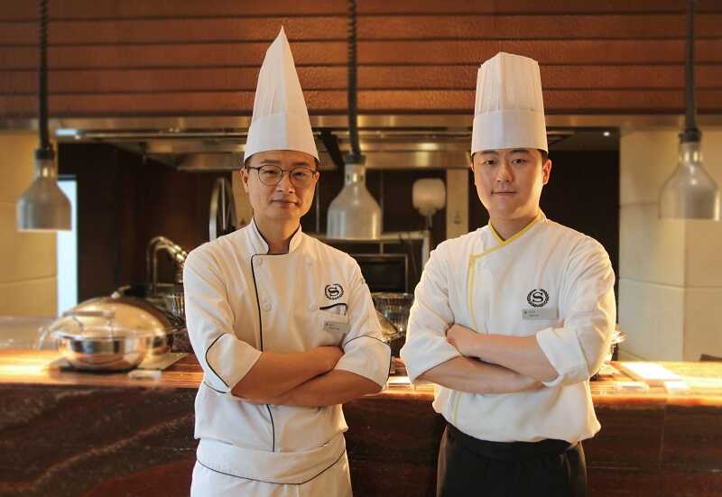 Áo bếp nam kiểu dáng cách tân ngày càng được yêu thích