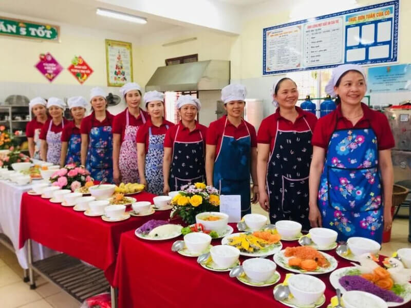 Đồng phục cấp dưỡng thường được thiết kế theo quy chuẩn riêng