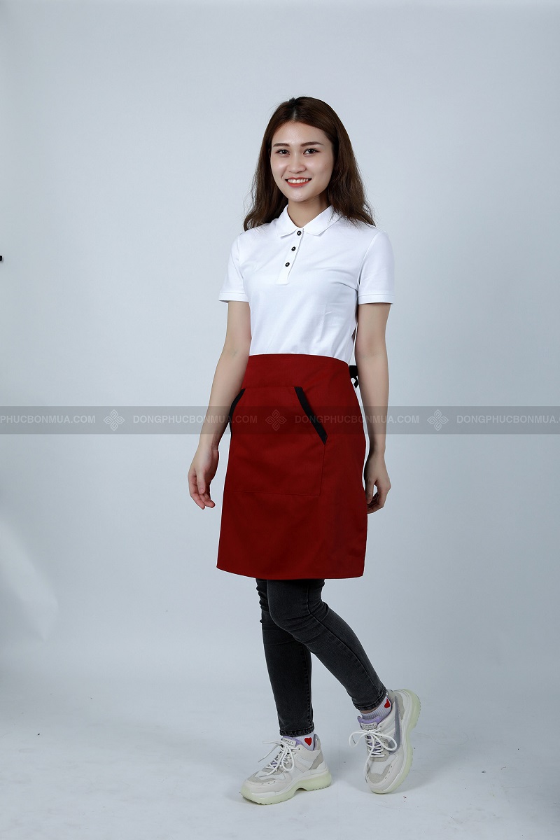 Đây cũng là mẫu tạp dề dáng dài nhưng được thiết kế với phần dây đeo qua vai