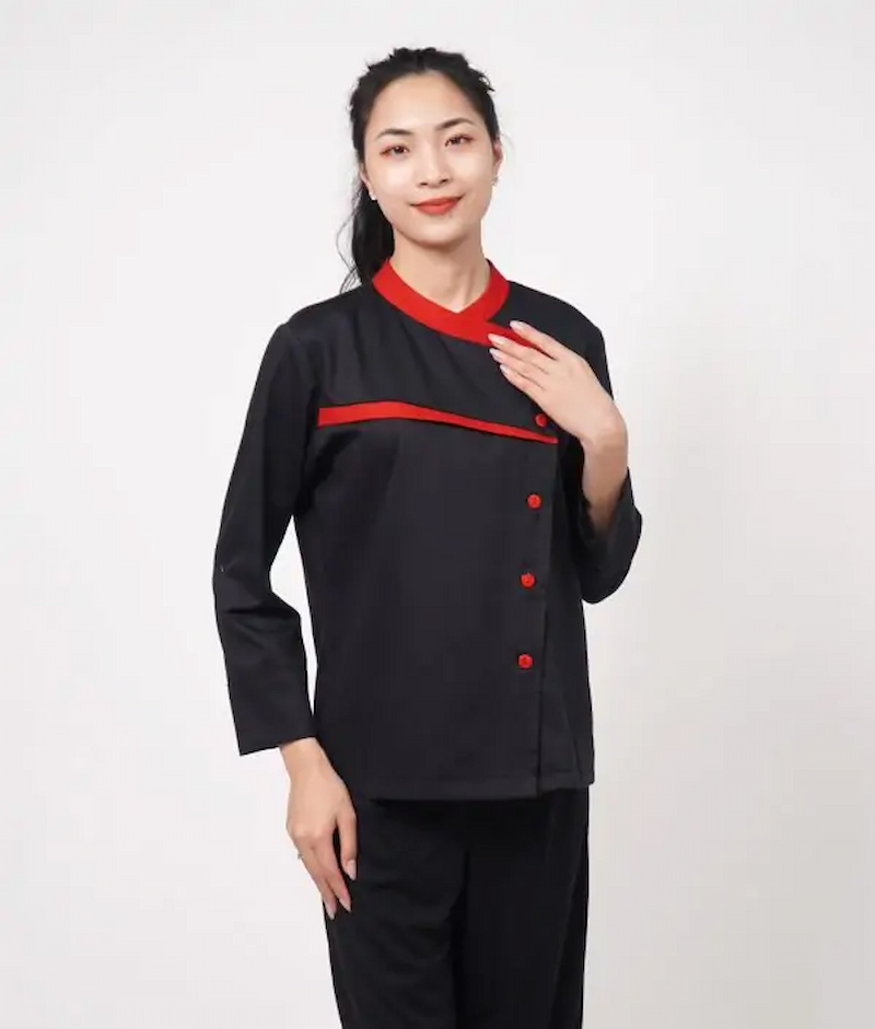 Đồng phục bếp nữ với điểm nhấn vạt áo cách tân hiện đại
