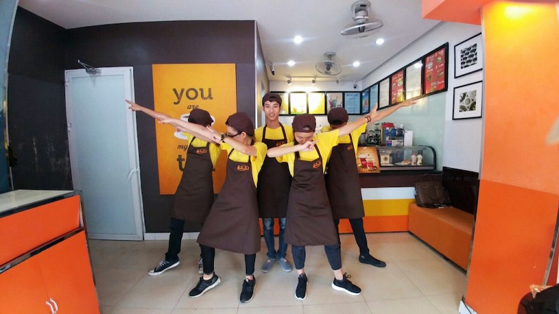 Đồng phục Feeling Tea đóng vai trò nâng cao nhận diện thương hiệu