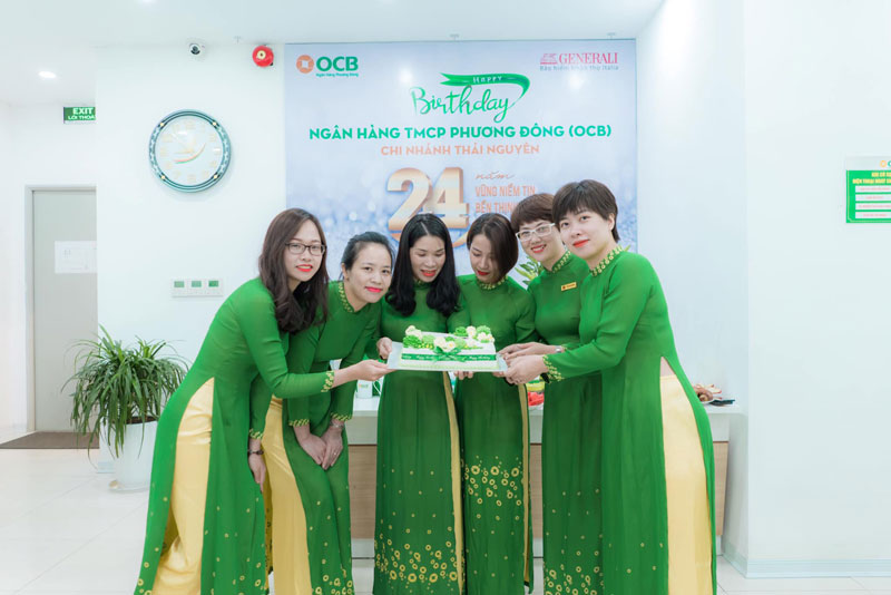 Áo dài đồng phục của ngân hàng OCB