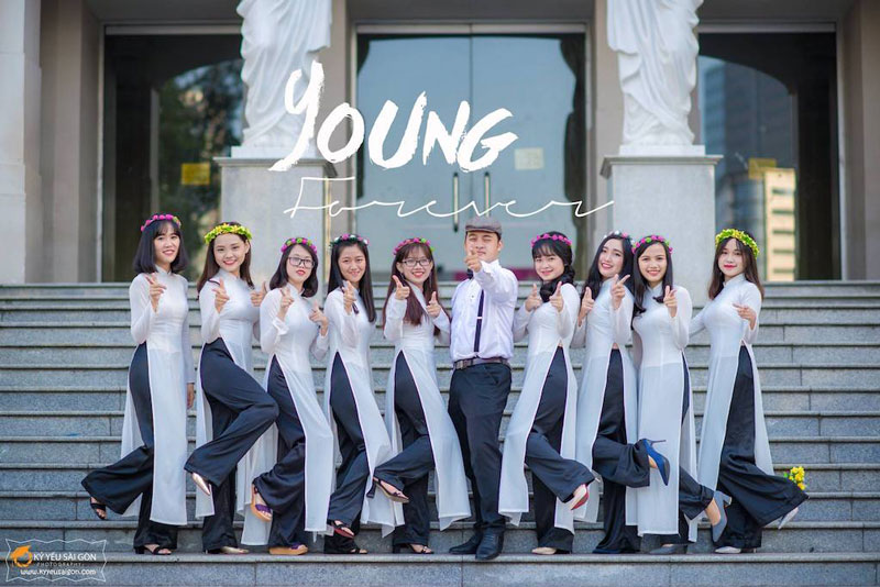 Ảnh kỷ yếu đồng phục tại UEL