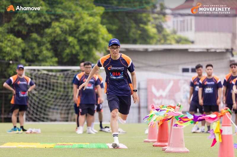 Áo team building Ahamove đơn giản và năng động