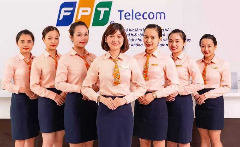 Áo sơ mi là mẫu đồng phục không thể thiếu trong các công ty