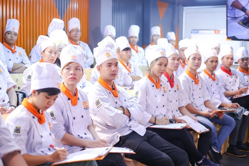 Đồng phục Hướng Nghiệp Á Âu và top 3+ thiết kế ấn tượng