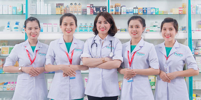 Trang phục chuyên nghiệp của dược sĩ tại Phano Pharmacy