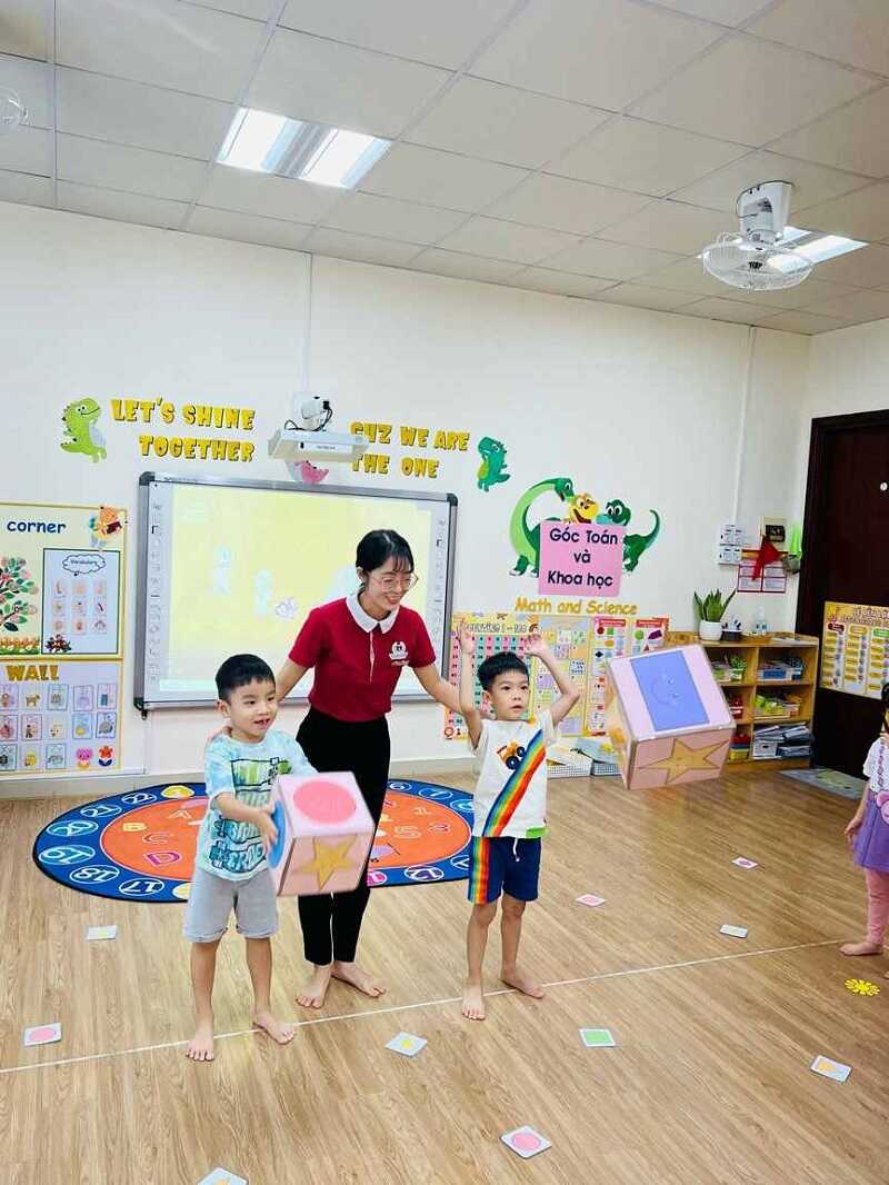 May đồng phục giáo viên Vinschool đẹp tại Handyuni