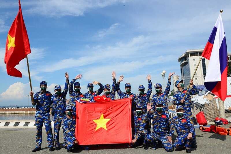 Lực lượng Hải quân với đồng phục quân đội màu xanh trắng đặc trưng