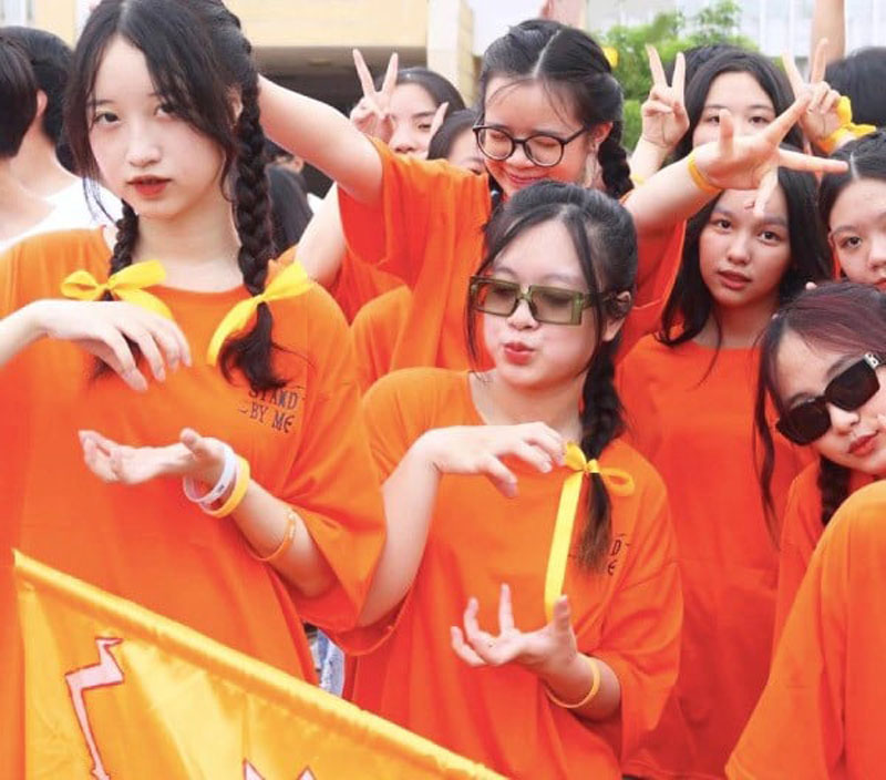 Áo kỷ yếu đồng phục trường Kinh Tế – Luật TP.HCM