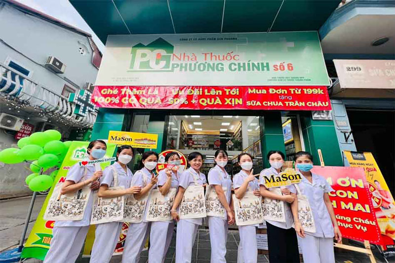 Trang phục dược sĩ tại Nhà thuốc Phương Chính