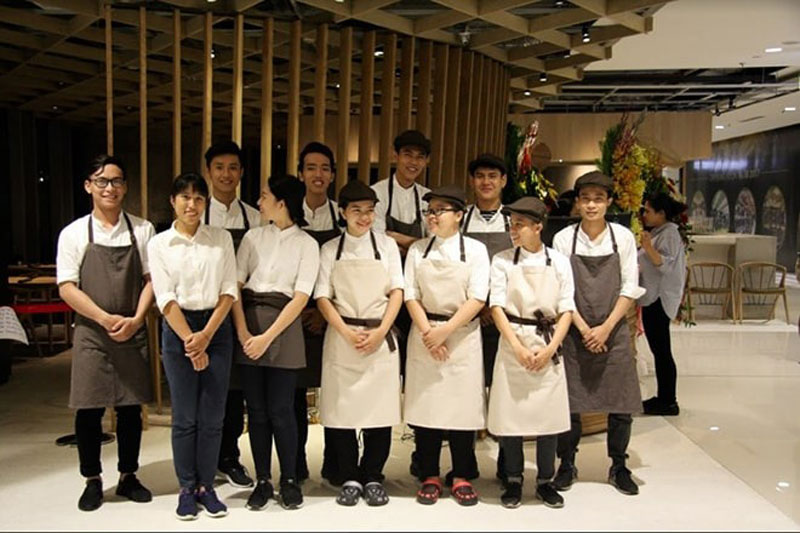 Áo sơ mi đồng phục - Lịch sự, phù hợp với mô hình cao cấp