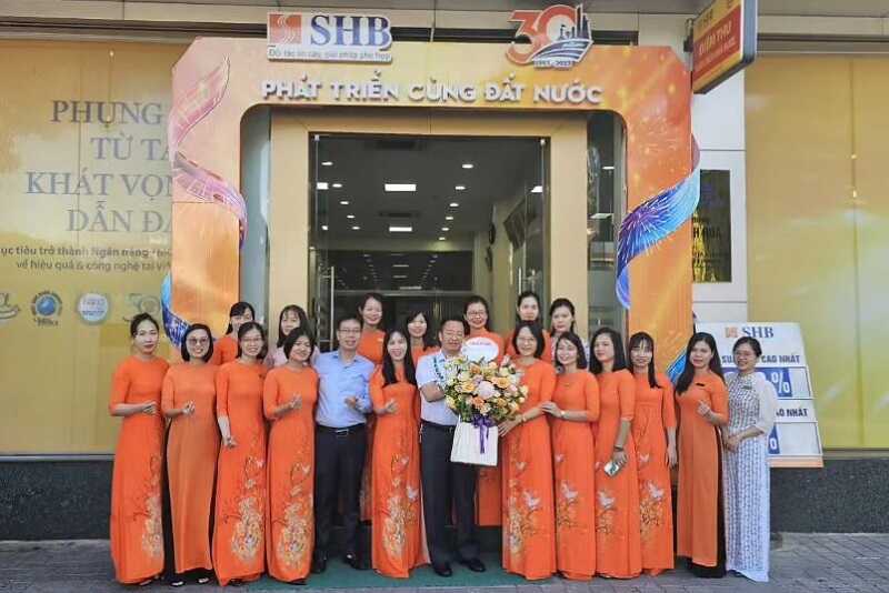 Áo dài ngân hàng SHB duyên dáng với thiết kế đẹp