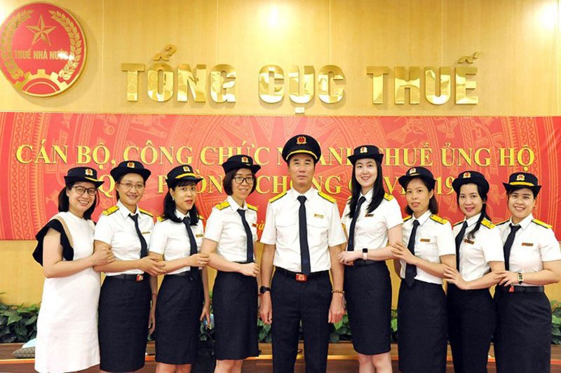 Kiểu dáng biểu tượng của đồng phục ngành thuế