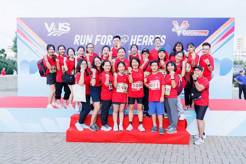 Áo chạy bộ đồng phục VUS dáng suông thoải mái