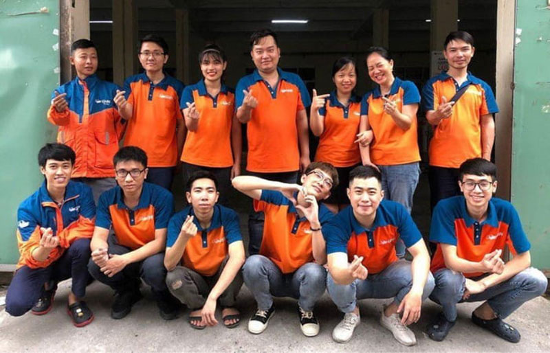 Áo thun polo có cổ đồng phục giao hàng