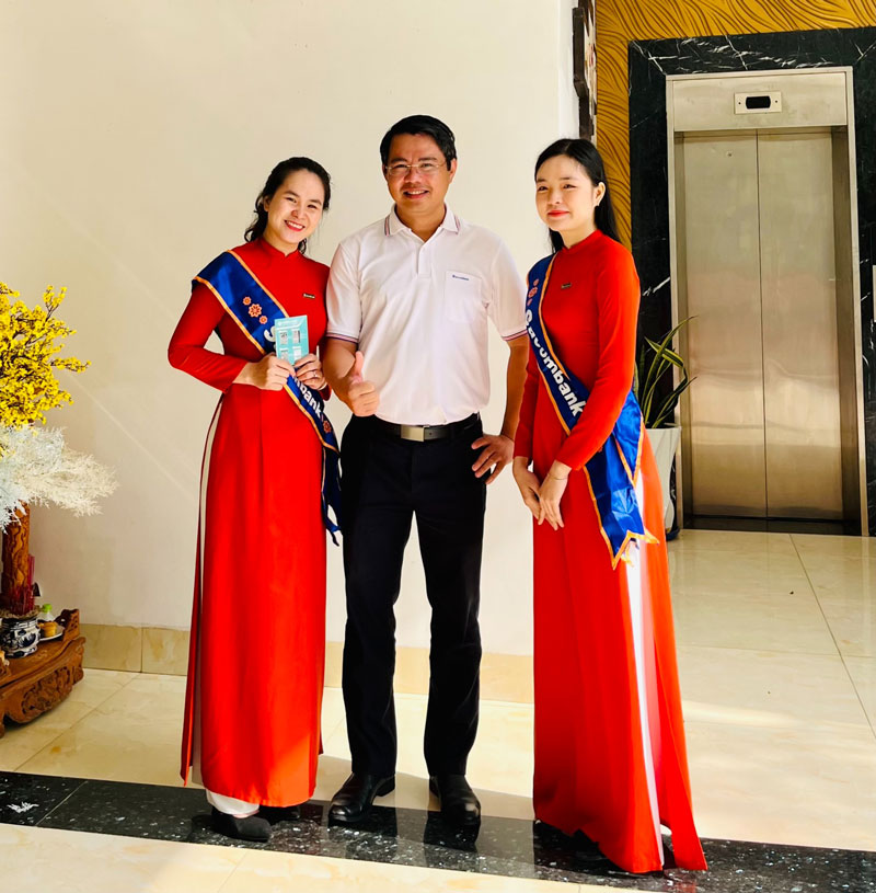 Áo dài đồng phục Sacombank